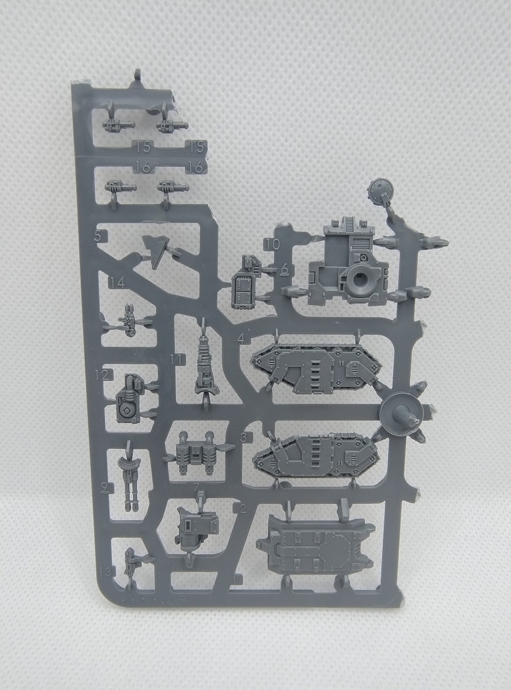 Legions Imperialis Singles: Sabre Strike Tank new on sprue