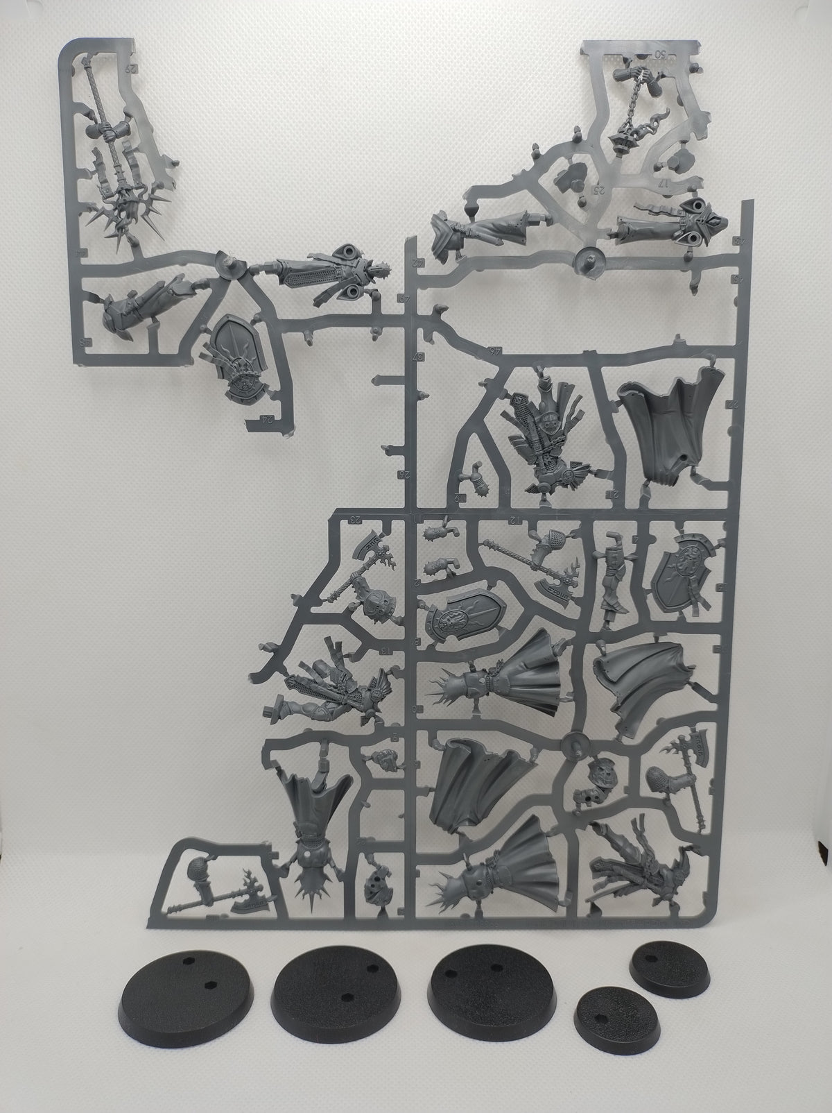 Reclusians x3 & Memorian x2 new on sprue