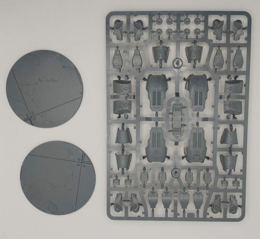 Two warhound titans new on sprue for legions imperialis or Adeptus Titanicus